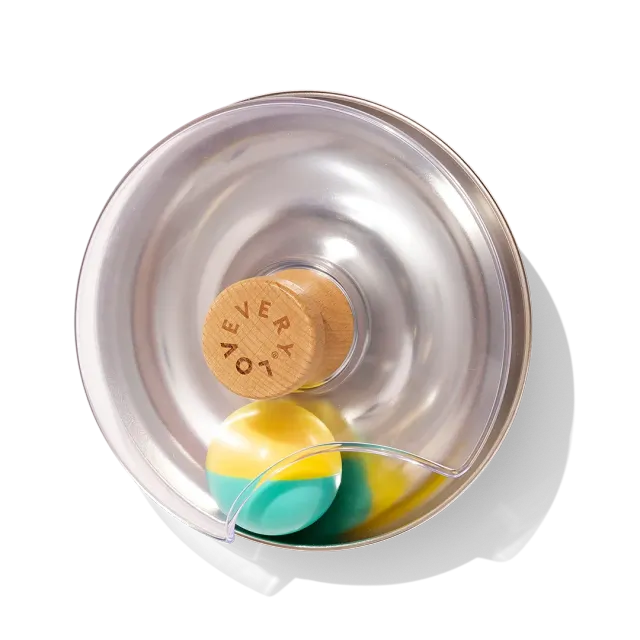 Lovevery Tip & Turn Kippbecher Edelstahl mit Babyball